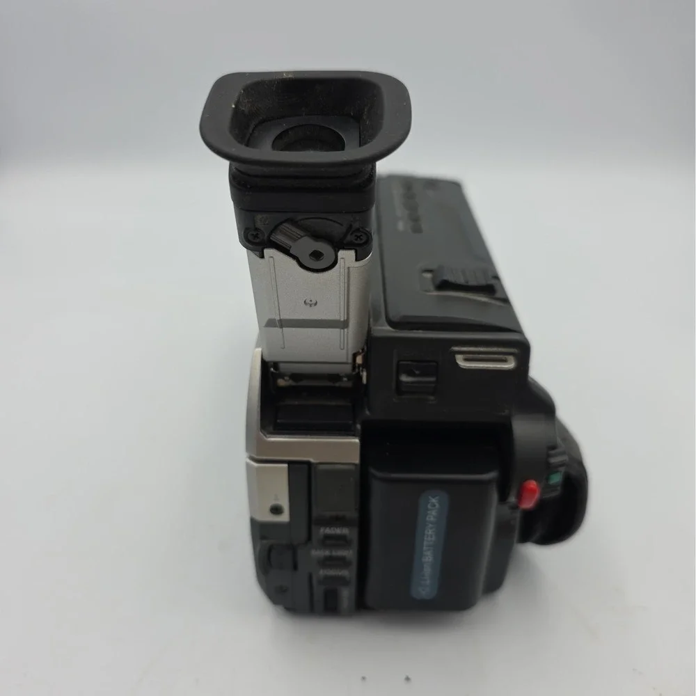 Sony Handycam CCD-TRV608 Silver 560x Digital Zoom Hi8 Camcorder - For Parts